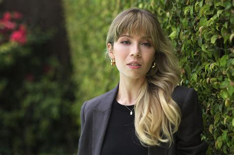 Video Jennette McCurdy shares the stories behind memoir “I’m。